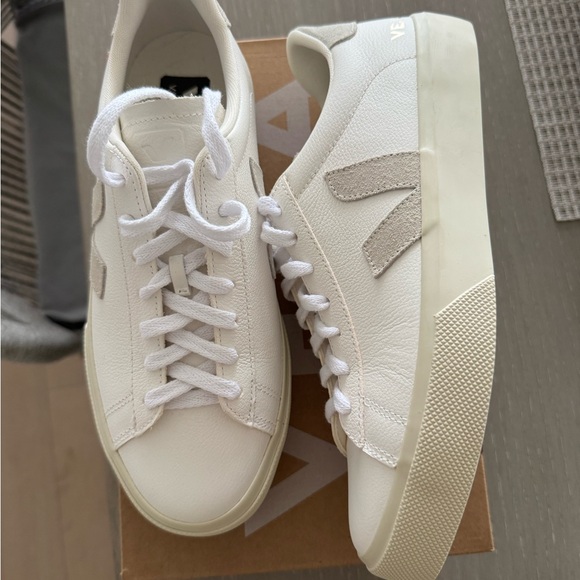 NWT Veja Campo Low Top Sneakers size 9 - Picture 2 of 4